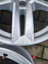 Laden Sie das Bild in den Galerie-Viewer, 4x Alufelge 17 Zoll 7.0" 5x112 42ET Glanz Silber 8W0601025P Audi Rim Wheel FEL5760313723kn