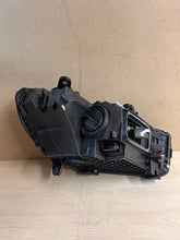 Laden Sie das Bild in den Galerie-Viewer, Frontscheinwerfer Mercedes-Benz A2069066104 Links Scheinwerfer Headlight SCH1303039682bk
