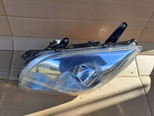 Load image into Gallery viewer, Frontscheinwerfer Toyota Avensis Links Scheinwerfer Headlight SCH5622764312eu
