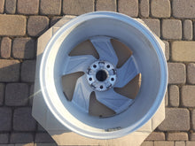 Load image into Gallery viewer, 1x Alufelge 17 Zoll 7.5&quot; 5x112 51ET VW Golf Rim Wheel