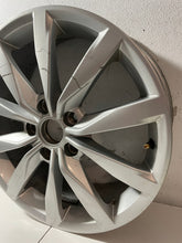 Load image into Gallery viewer, 1x Alufelge 17 Zoll 6.0" 5x112 48ET Glanz Silber 5G0601025K VW Golf I Rim Wheel FEL1734698017hh