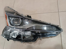 Laden Sie das Bild in den Galerie-Viewer, Frontscheinwerfer Toyota Prius Rechts Scheinwerfer Headlight