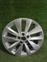 Laden Sie das Bild in den Galerie-Viewer, 1x Alufelge 16 Zoll 6.0" 5x100 38ET 657601025AJ Skoda Scala Kamiq Rim Wheel FEL8571899820re