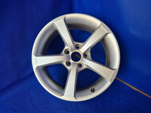 Laden Sie das Bild in den Galerie-Viewer, 1x Alufelge 17 Zoll 7.5&quot; 5x112 43ET Glanz Silber 8V0601025S Audi A3 Rim Wheel