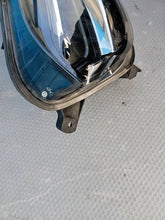 Laden Sie das Bild in den Galerie-Viewer, Frontscheinwerfer Renault Kadjar 260605720R 01177001 Vorderseite Headlight SCH9077387591px