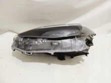 Laden Sie das Bild in den Galerie-Viewer, Frontscheinwerfer Toyota Yaris Cross LED Ein Stück (Rechts oder Links) Headlight SCH7774465607nw