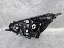 Laden Sie das Bild in den Galerie-Viewer, Frontscheinwerfer Mitsubishi Space W Mirage Star W3014 W3015 Xenon Rechts