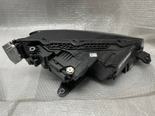 Load image into Gallery viewer, Frontscheinwerfer Skoda Superb III 3V1941015C LED Ein Stück (Rechts oder Links)