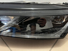 Laden Sie das Bild in den Galerie-Viewer, Frontscheinwerfer Skoda Octavia IV 5E4941015A LED Links Scheinwerfer Headlight SCH4003191978ux
