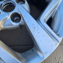 Laden Sie das Bild in den Galerie-Viewer, 1x Alufelge 15 Zoll 6.0" 4x100 48ET Glanz Silber 52910-K7100 Hyundai I10 I20 FEL3836749726xp