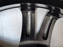 Load image into Gallery viewer, 1x Alufelge 17 Zoll 7.0&quot; 5x114.3 40ET Silber KBA49765 Nissan J11 Rim Wheel