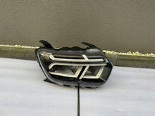 Load image into Gallery viewer, Frontscheinwerfer Dacia Duster 260106194R 260602465R Rechts oder Links