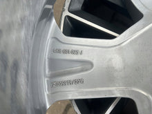 Laden Sie das Bild in den Galerie-Viewer, 1x Alufelge 19 Zoll 8.0" 5x112 27ET Glanz Silber 4K8601025 Audi Rim Wheel FEL1356411793jy