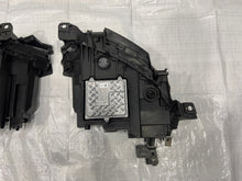 Laden Sie das Bild in den Galerie-Viewer, Frontscheinwerfer Opel Mokka Ein Stück (Rechts oder Links) Headlight