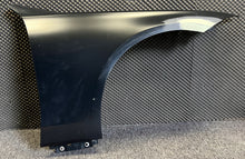 Laden Sie das Bild in den Galerie-Viewer, Kotflügel Mercedes-Benz W223 A2238810200 Vorne Rechts