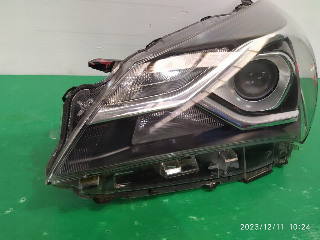 Frontscheinwerfer Toyota Yaris Links Scheinwerfer Headlight