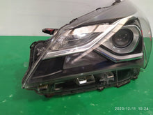 Load image into Gallery viewer, Frontscheinwerfer Toyota Yaris Links Scheinwerfer Headlight