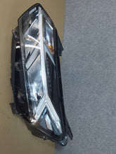 Laden Sie das Bild in den Galerie-Viewer, Frontscheinwerfer Dacia Sandero III 260605914R LED Ein Stück (Rechts oder Links)