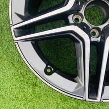 Load image into Gallery viewer, 1x Alufelge 18 Zoll 8.0&quot; 5x112 43ET A2134016300 Mercedes-Benz W213 Rim Wheel