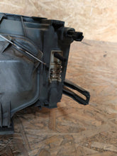 Laden Sie das Bild in den Galerie-Viewer, Frontscheinwerfer Mercedes-Benz 190 W201 2018200261 Rechts Headlight SCH3589325120rn