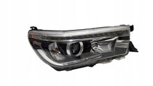 Laden Sie das Bild in den Galerie-Viewer, Frontscheinwerfer Toyota Hilux VIII TOM4525 Full LED Rechts Headlight SCH1772415160is