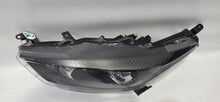 Laden Sie das Bild in den Galerie-Viewer, Frontscheinwerfer Toyota Yaris EUKO-6 Links Scheinwerfer Headlight SCH7538776271ra