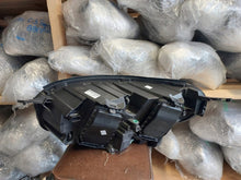 Laden Sie das Bild in den Galerie-Viewer, Frontscheinwerfer Opel Zafira Vivaro C 9832836480 Ein Satz Headlight SCH2020401009mq