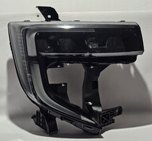 Laden Sie das Bild in den Galerie-Viewer, Frontscheinwerfer Nissan Interstar Master III 260106174 Rechts Headlight SCH3637171044bj