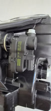 Laden Sie das Bild in den Galerie-Viewer, Frontscheinwerfer Toyota Yaris Full LED Rechts Scheinwerfer Headlight SCH5128123993um