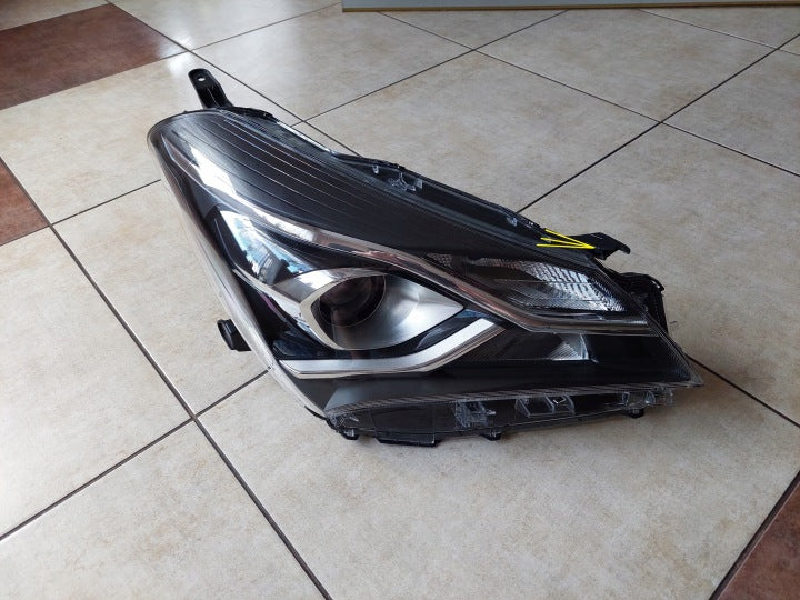 Frontscheinwerfer Toyota Yaris Rechts Scheinwerfer Headlight SCH3123663173sl