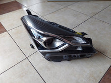 Laden Sie das Bild in den Galerie-Viewer, Frontscheinwerfer Toyota Yaris Rechts Scheinwerfer Headlight SCH3123663173sl