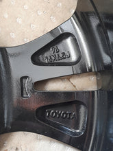 Laden Sie das Bild in den Galerie-Viewer, 4x Alufelge 16 Zoll 6.5&quot; 5x114.3 45ET Glanz Schwarz PW4570D006 Toyota Yaris