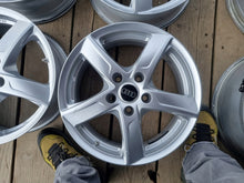 Laden Sie das Bild in den Galerie-Viewer, 4x Alufelge 16 Zoll 6.5" 5x112 46ET Glanz KBA51975 VW Golf Rim Wheel FEL9944229779kg