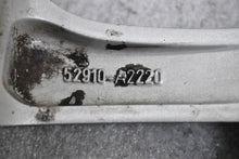 Laden Sie das Bild in den Galerie-Viewer, 1x Alufelge 16 Zoll 6.5&quot; 5x114.3 50ET Glanz Silber 52910-A2220 Kia Proceed