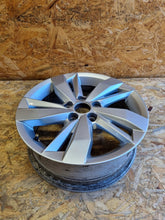 Laden Sie das Bild in den Galerie-Viewer, 1x Alufelge 15 Zoll 5.5" 5x100 40ET Glanz Silber 2G0601025N VW Polo Rim Wheel FEL8254582436dn