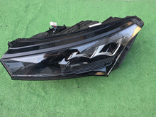 Laden Sie das Bild in den Galerie-Viewer, Frontscheinwerfer Skoda Enyaq 5LB941015 Full LED Ein Stück (Rechts oder Links)