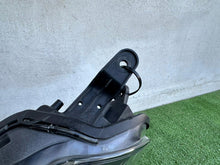 Load image into Gallery viewer, Frontscheinwerfer Toyota Yaris Links Scheinwerfer Headlight