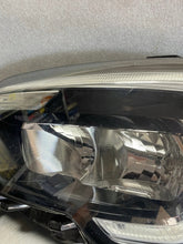 Load image into Gallery viewer, Frontscheinwerfer Renault Master 260607867R Links Scheinwerfer Headlight