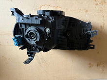 Laden Sie das Bild in den Galerie-Viewer, Frontscheinwerfer Nissan Laguna III Ein Stück (Rechts oder Links) Headlight