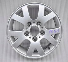 Laden Sie das Bild in den Galerie-Viewer, 1x Alufelge 15 Zoll 6.5&quot; 5x120 42ET Glanz Silber 1095369 BMW 3 E46 E90 Rim Wheel