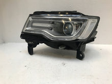 Laden Sie das Bild in den Galerie-Viewer, Frontscheinwerfer Jeep Grand Cherokee Wk2 Xenon Links Scheinwerfer Headlight SCH8270838017pj