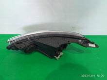 Load image into Gallery viewer, Frontscheinwerfer Hyundai I10 92102-B9000 Rechts Scheinwerfer Headlight