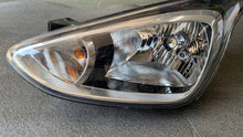 Laden Sie das Bild in den Galerie-Viewer, Frontscheinwerfer Hyundai I10 92101-B9000 Links Scheinwerfer Headlight