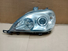 Laden Sie das Bild in den Galerie-Viewer, Frontscheinwerfer Mercedes-Benz W163 1638200749 Ein Stück (Rechts oder Links)
