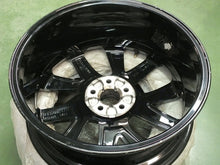 Laden Sie das Bild in den Galerie-Viewer, 1x Alufelge 18 Zoll 7.0&quot; 5x100 47ET Glanz Schwarz 6F9071498A Seat Arona