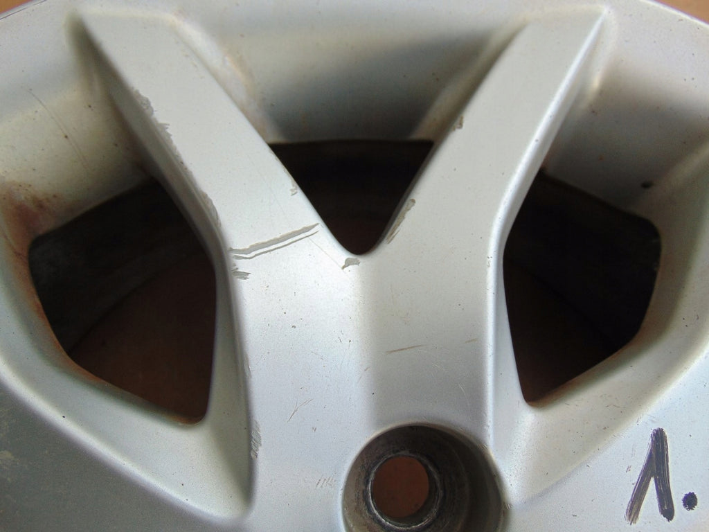 1x Alufelge 16 Zoll 6.5" 5x114.3 45ET Silber PZ474-E067D-Z Toyota Auris