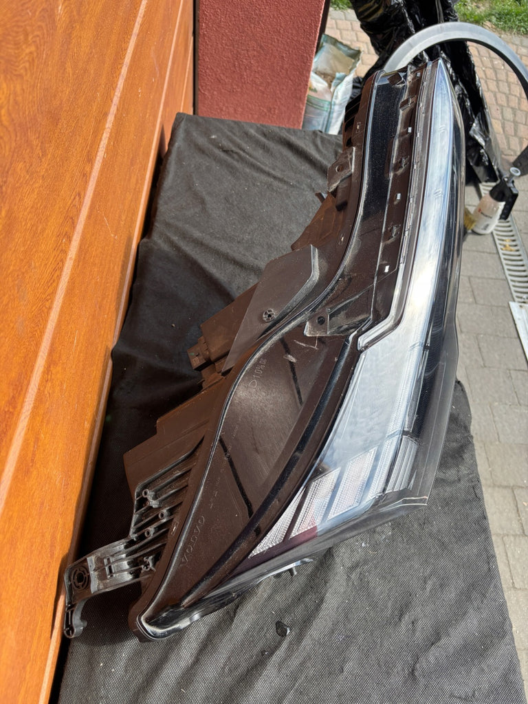 Frontscheinwerfer Volvo I 80000628 Rechts Scheinwerfer Headlight SCH8495307701cg