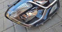 Laden Sie das Bild in den Galerie-Viewer, Frontscheinwerfer Dacia Duster 260100156 Rechts Scheinwerfer Headlight