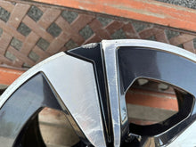 Laden Sie das Bild in den Galerie-Viewer, 1x Alufelge 17 Zoll 7.5&quot; 5x112 30ET Glanz Schwarz 6896764 BMW 4 G26 Rim Wheel