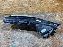 Laden Sie das Bild in den Galerie-Viewer, Frontscheinwerfer Tesla Model 3 1077375-50-B S2510E241-M Links Headlight SCH3559949890pb